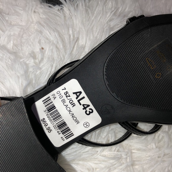 Black open toe block heeled sandals - Picture 5 of 5